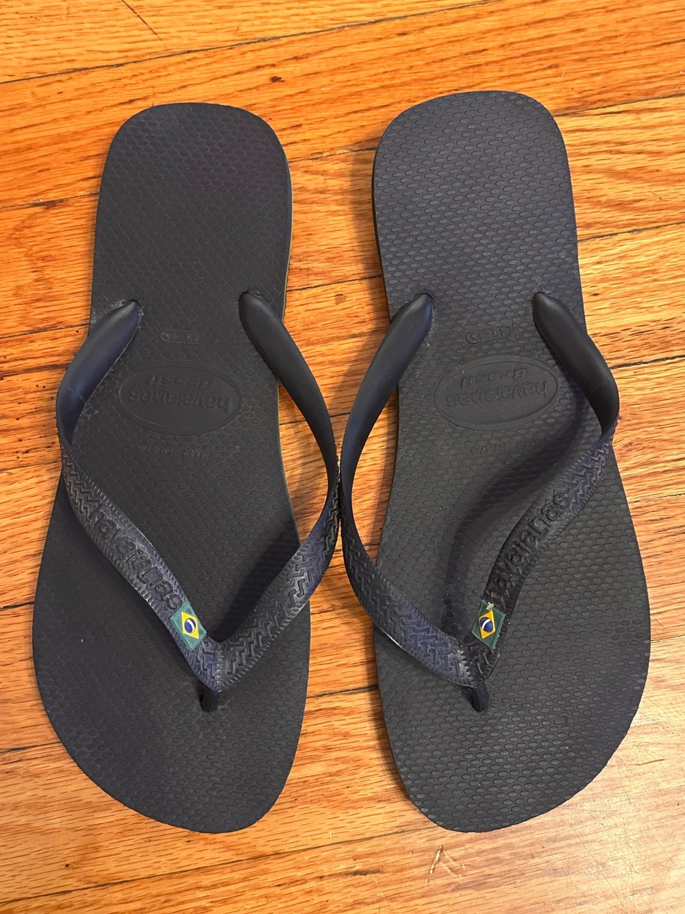 Havaianas Men’s Black Flip Flops - Classic Brazilian Style